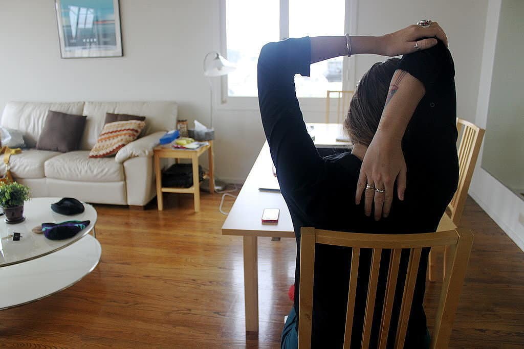 10 Great Neck Stretches You Can Do At Your Desk