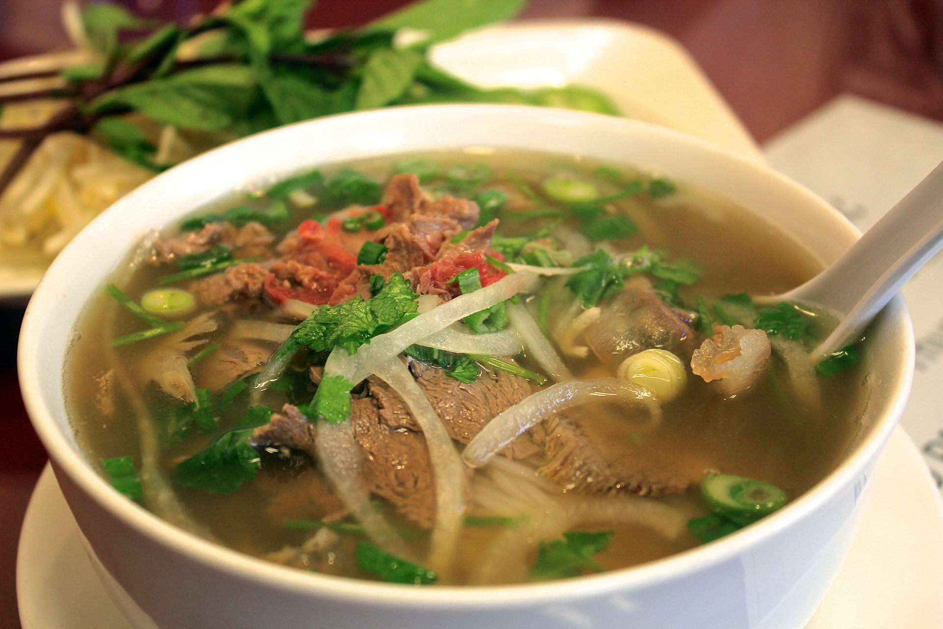 Why You Should Be Eating Bone Broth (Or The Benefits of Eating Bone Broth)