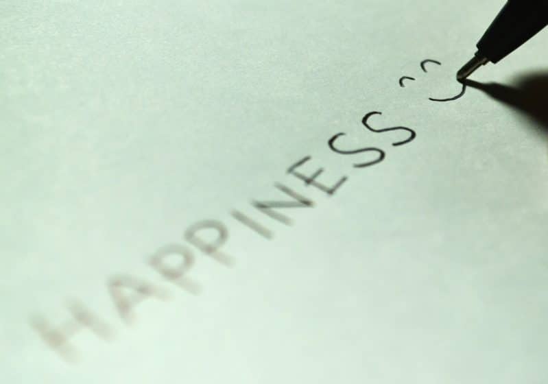 writing a list of happiness